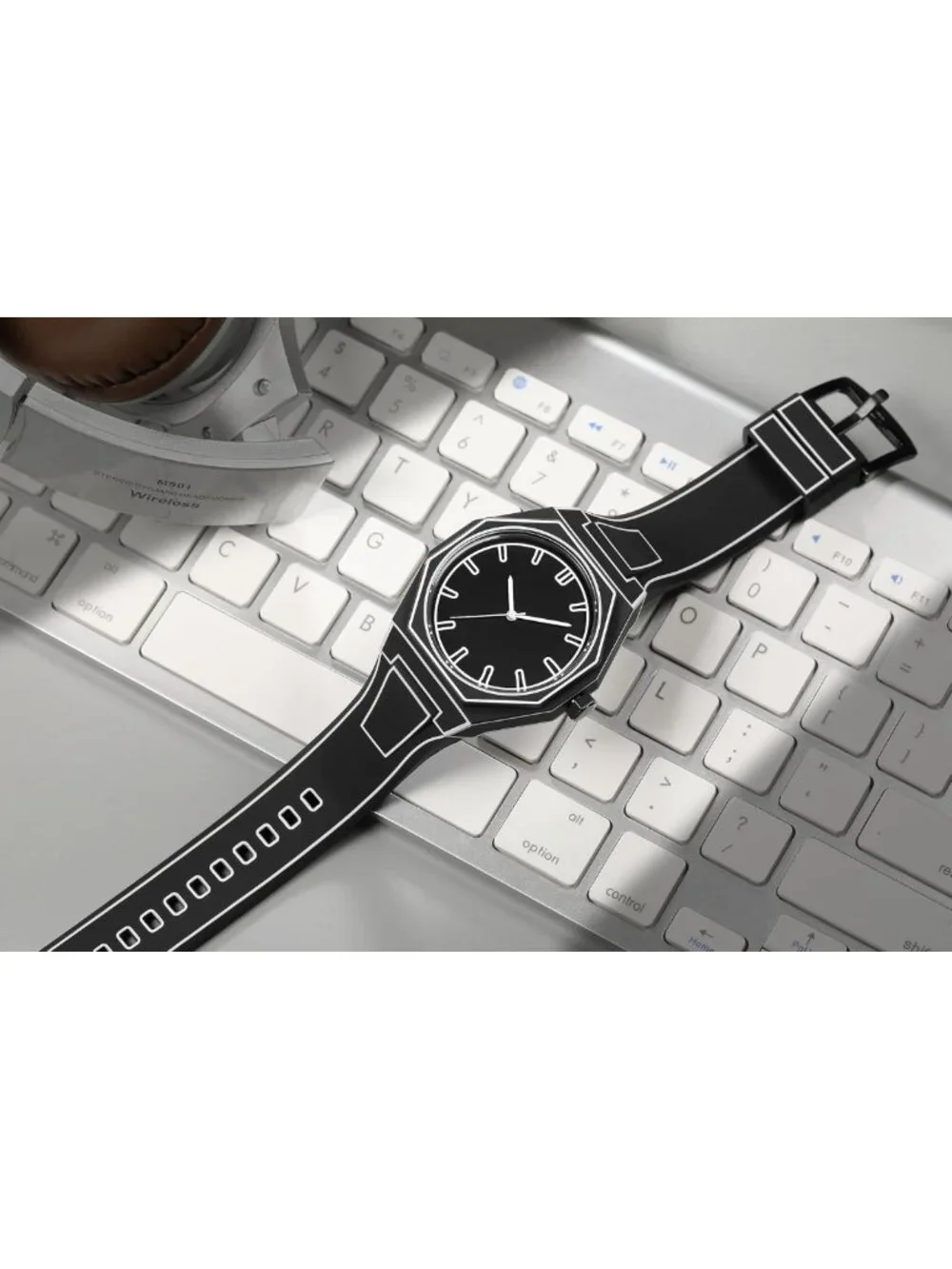 Stylish Minimalist Black & White Anime Sketch Sports Watch - Quartz Fashion